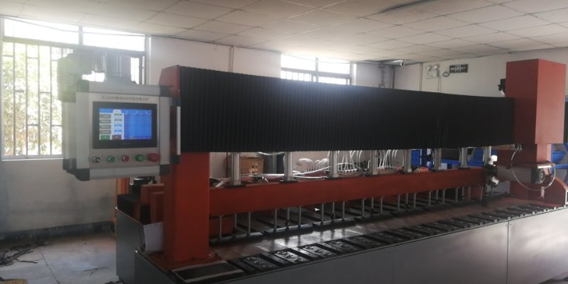 加工鋁蜂窩芯可以使用鋁蜂窩闆切割機嗎